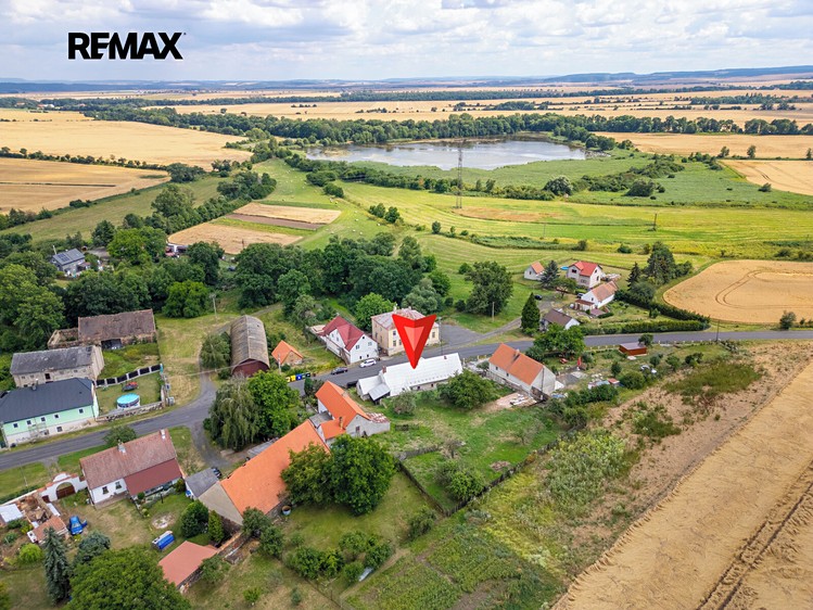 Prodej rodinného domu 217 m², pozemek 1 813 m² - foto 2