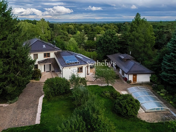Prodej rodinného domu 281 m², pozemek 7 874 m² - foto 1