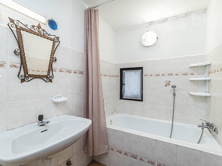 Prodej rodinného domu 160 m², pozemek 1 274 m² - foto 8