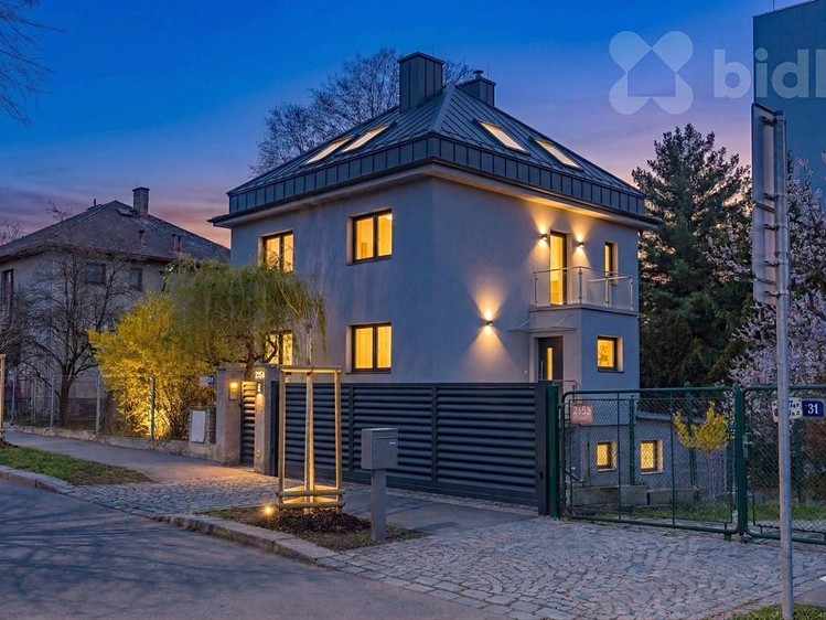 Prodej rodinného domu 235 m², pozemek 812 m² - foto 2