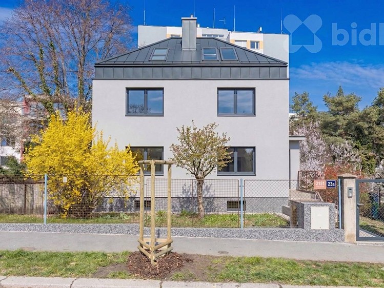 Prodej rodinného domu 235 m², pozemek 812 m² - foto 4