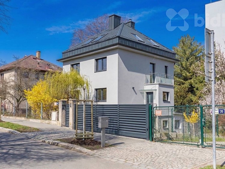 Prodej rodinného domu 235 m², pozemek 812 m² - foto 1