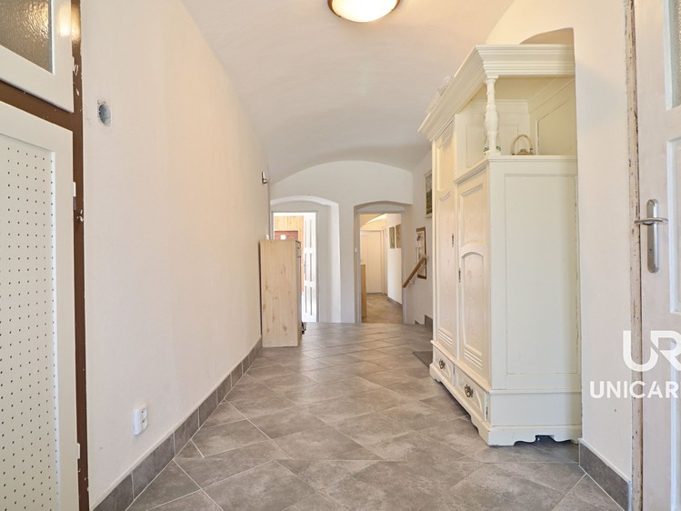 Prodej rodinného domu 418 m², pozemek 7 507 m² - foto 8