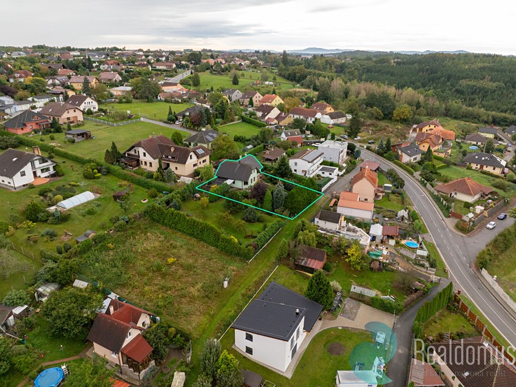 Prodej rodinného domu 196 m², pozemek 720 m² - foto 1