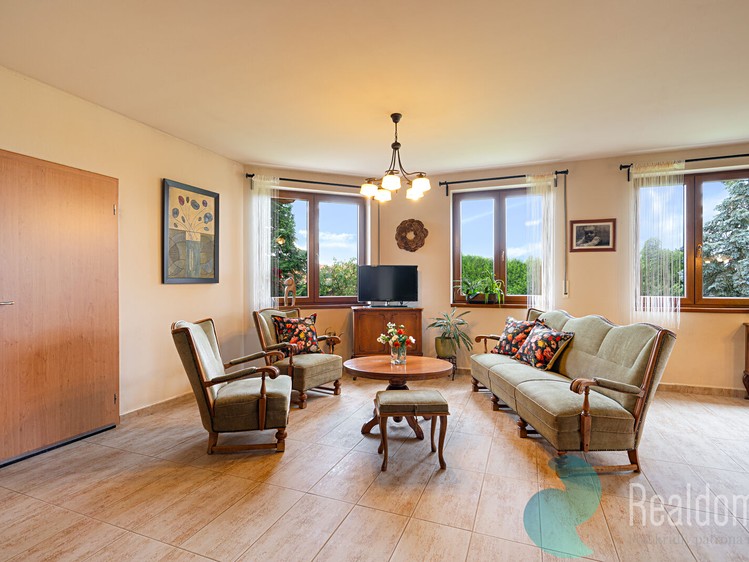 Prodej rodinného domu 196 m², pozemek 720 m² - foto 6