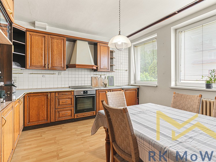 Prodej rodinného domu 260 m², pozemek 335 m² - foto 1