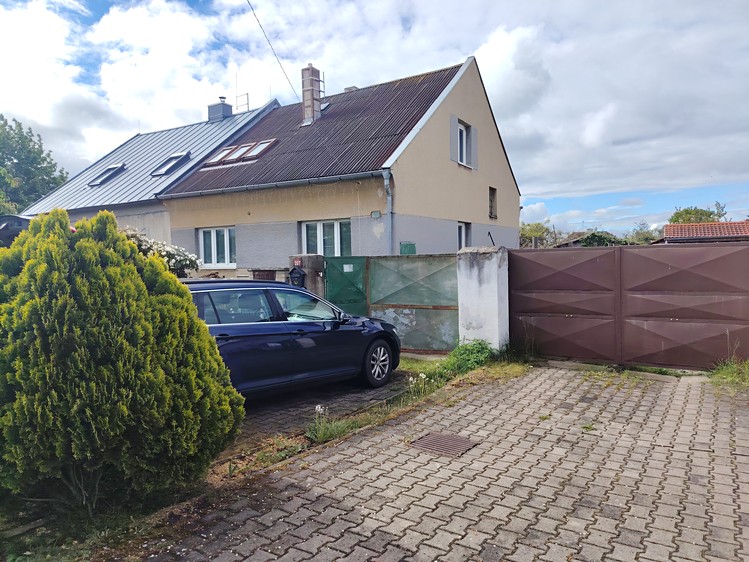 Prodej rodinného domu 125 m², pozemek 885 m² - foto 1