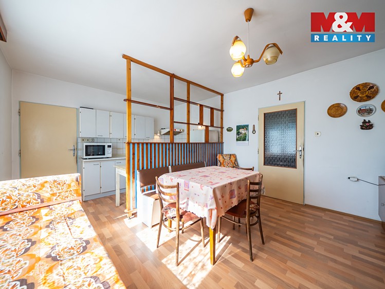 Prodej rodinného domu 114 m², pozemek 1 033 m² - foto 6