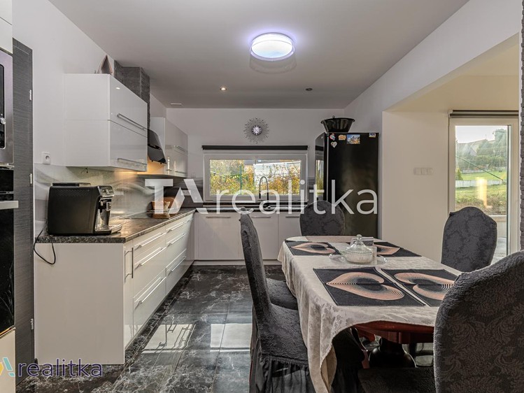 Prodej rodinného domu 130 m², pozemek 1 649 m² - foto 4