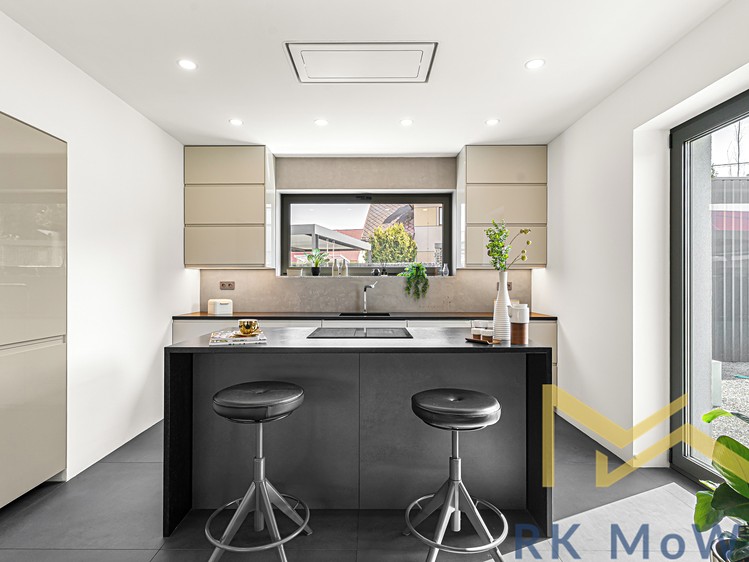 Prodej rodinného domu 141 m², pozemek 678 m² - foto 5