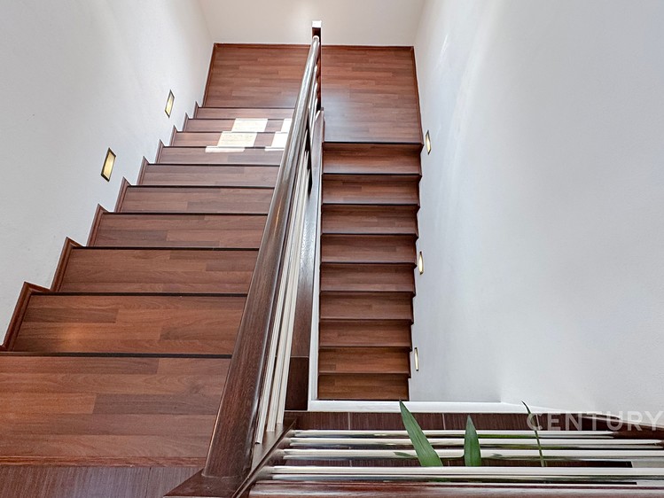Prodej rodinného domu 216 m², pozemek 192 m² - foto 8