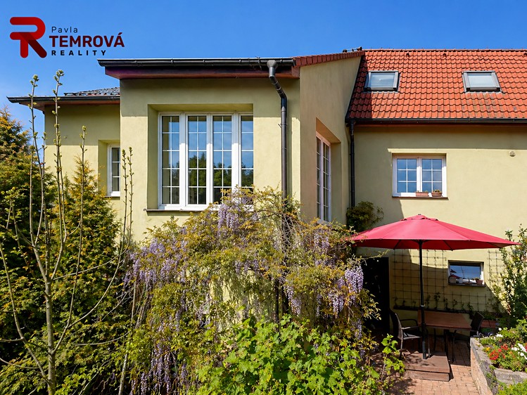 Prodej rodinného domu 276 m², pozemek 315 m² - foto 1