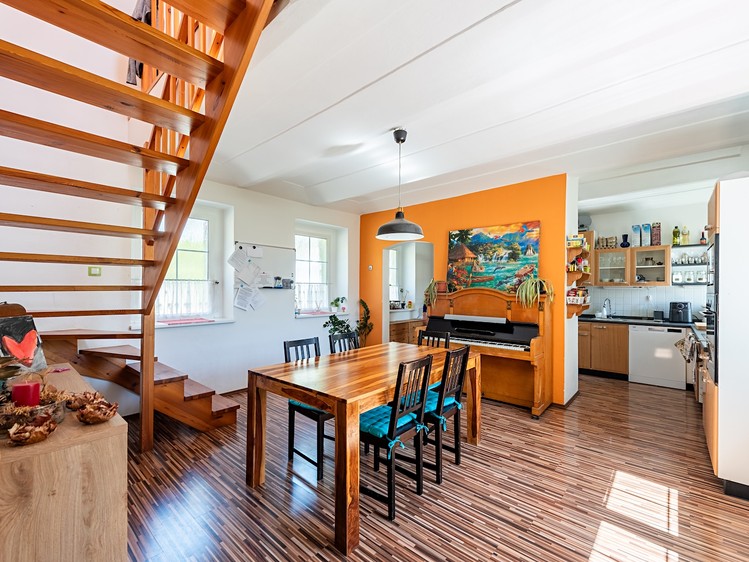 Prodej rodinného domu 276 m², pozemek 315 m² - foto 6