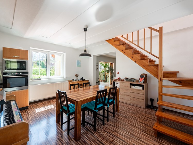 Prodej rodinného domu 276 m², pozemek 315 m² - foto 5