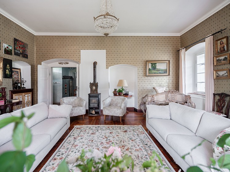 Prodej rodinného domu 215 m², pozemek 1 640 m² - foto 1