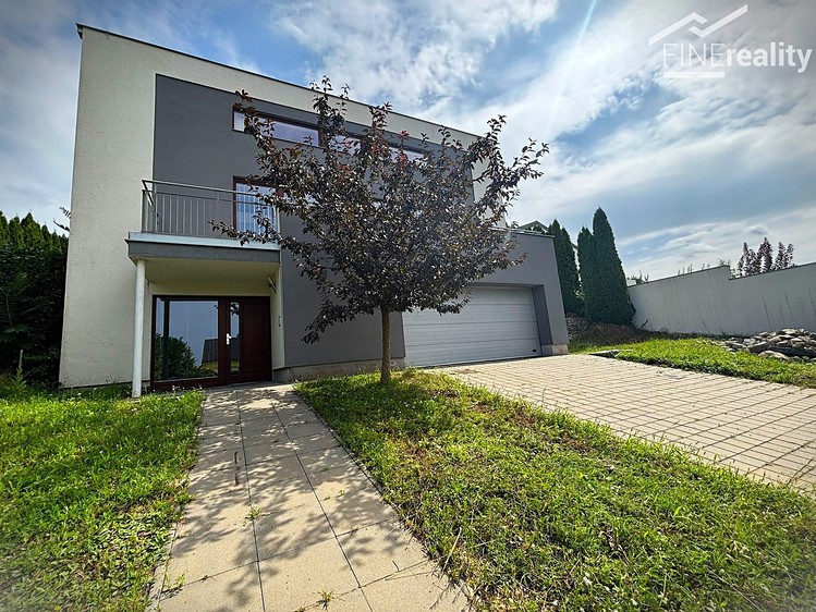 Prodej vily 477 m², pozemek 2 960 m² - foto 1