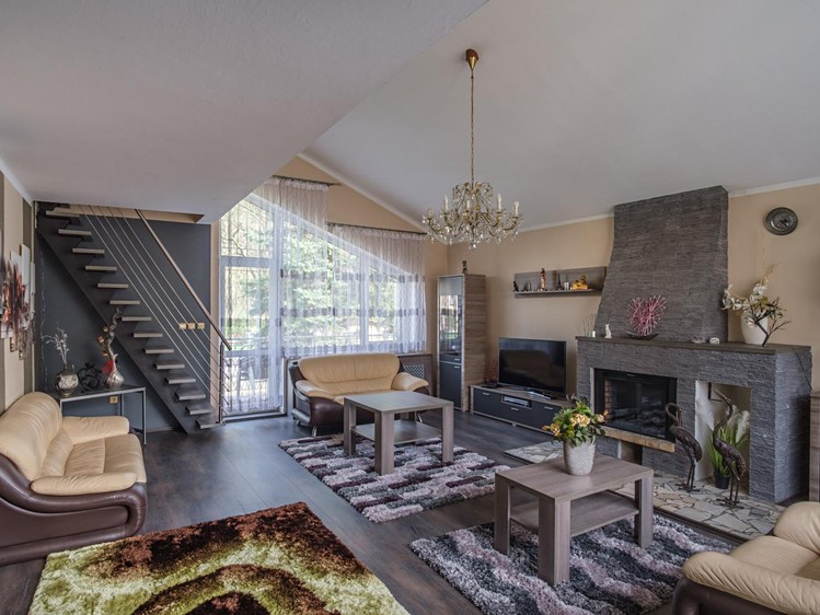 Prodej  vícegeneračního domu 440 m², pozemek 913 m² - foto 4