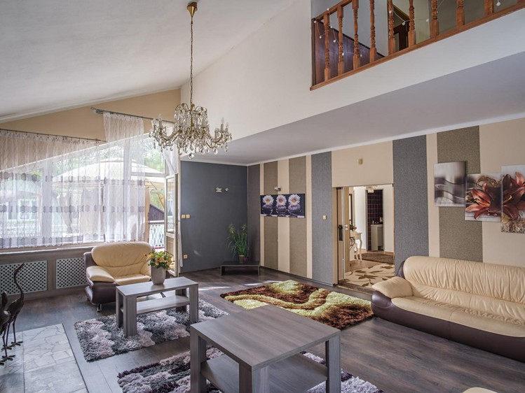 Prodej  vícegeneračního domu 440 m², pozemek 913 m² - foto 5