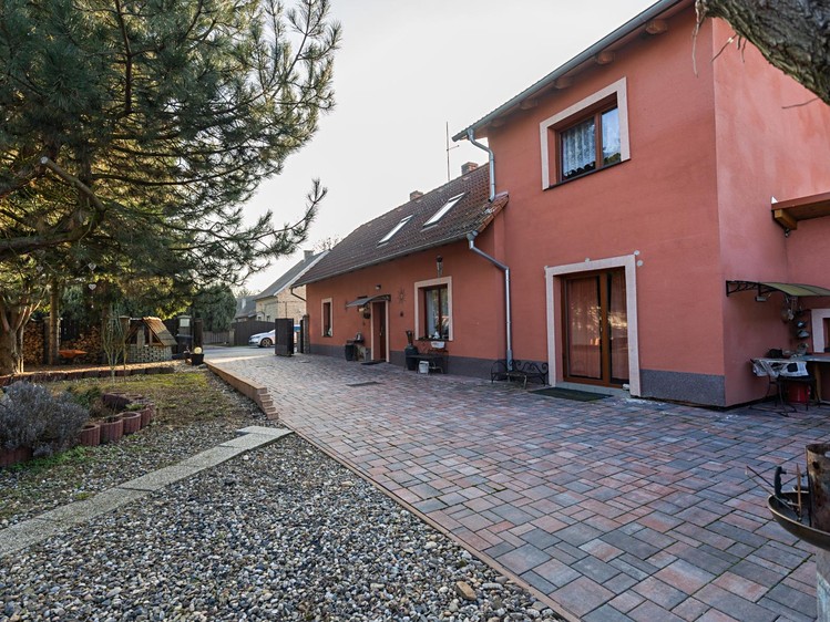 Prodej rodinného domu 211 m², pozemek 318 m² - foto 4
