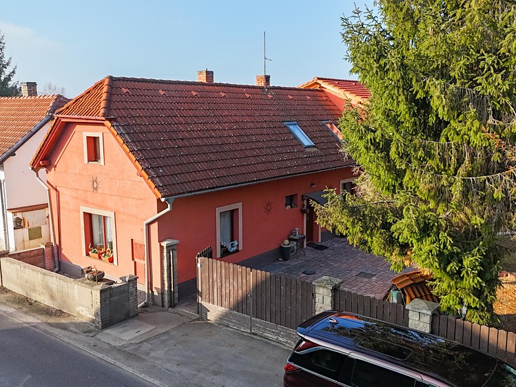 Prodej rodinného domu 211 m², pozemek 318 m² - foto 1
