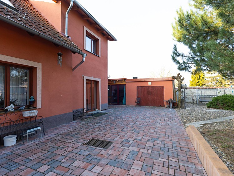 Prodej rodinného domu 211 m², pozemek 318 m² - foto 6