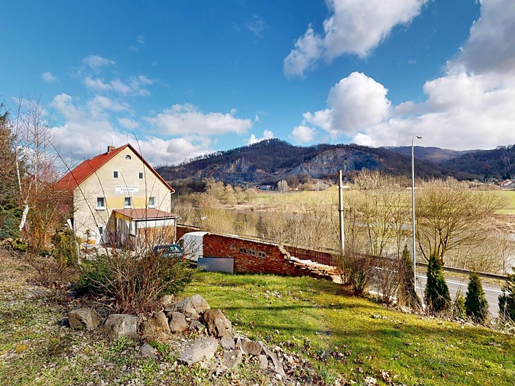 Prodej rodinného domu 313 m², pozemek 2 261 m² - foto 1