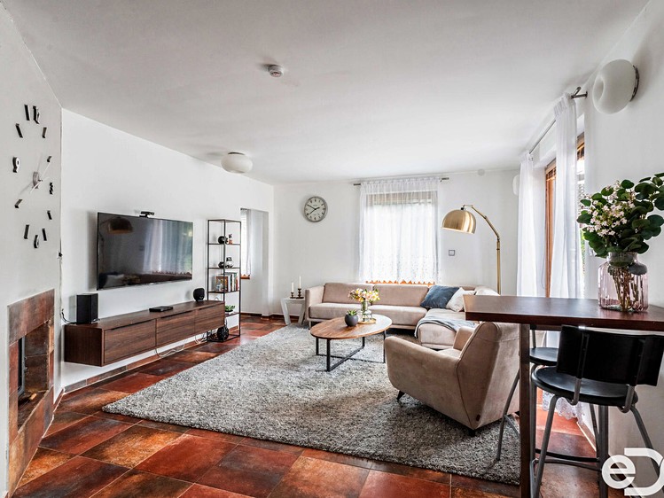 Prodej rodinného domu 154 m², pozemek 977 m² - foto 1