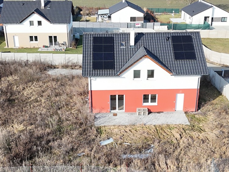 Dražba rodinného domu 146 m², pozemek 1 075 m² - foto 2