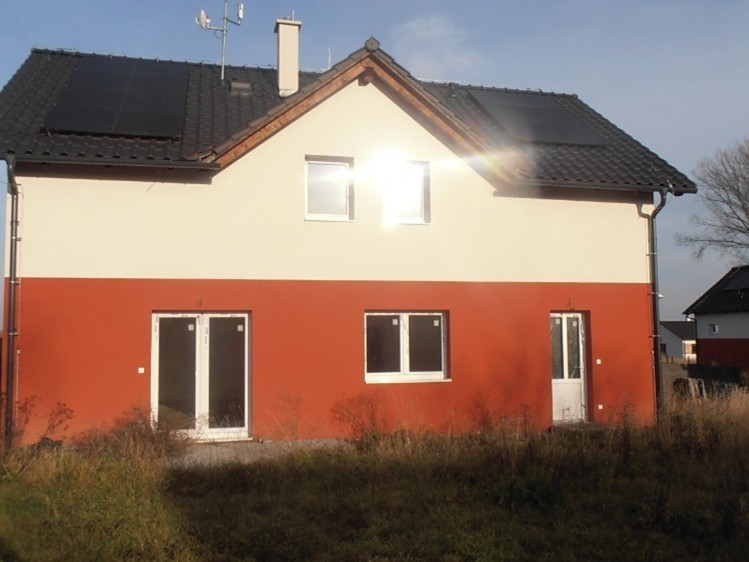 Dražba rodinného domu 146 m², pozemek 1 075 m² - foto 1