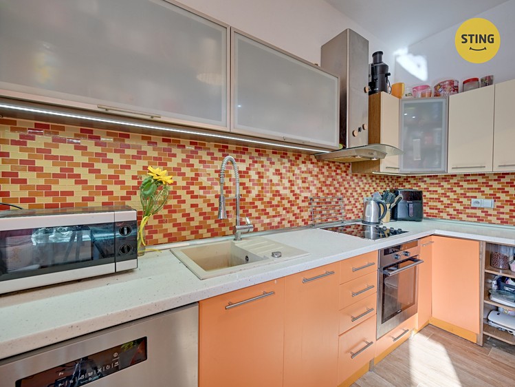 Prodej rodinného domu 160 m², pozemek 189 m² - foto 2