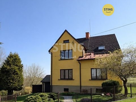 Prodej rodinného domu 147 m², pozemek 806 m² - foto 1