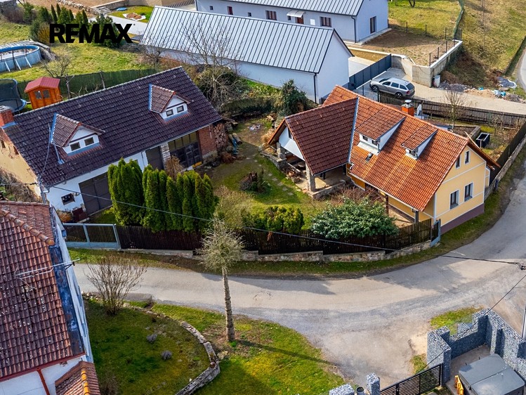 Prodej rodinného domu 121 m², pozemek 638 m² - foto 1