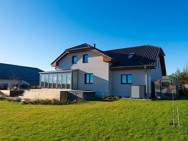 Prodej rodinného domu 336 m², pozemek 1 240 m² - foto 1