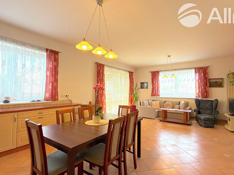 Prodej  rodinného domu 93 m², pozemek 922 m² - foto 4