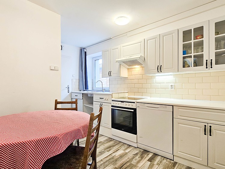 Prodej vícegeneračního domu 146 m², pozemek 0 m² - foto 1