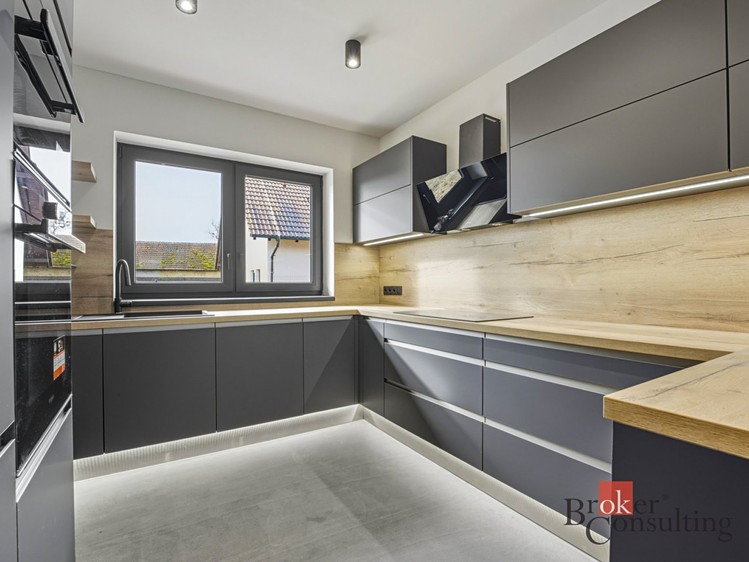 Prodej rodinného domu 123 m², pozemek 900 m² - foto 1