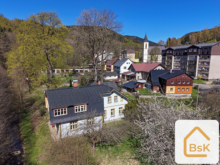 Prodej rodinného domu 230 m², pozemek 773 m² - foto 4