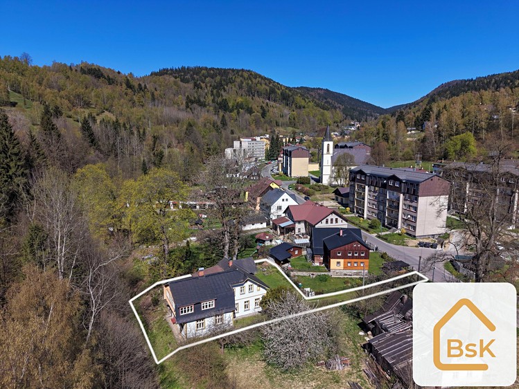 Prodej rodinného domu 230 m², pozemek 773 m² - foto 1