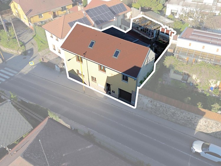 Prodej rodinného domu 240 m², pozemek 216 m² - foto 1