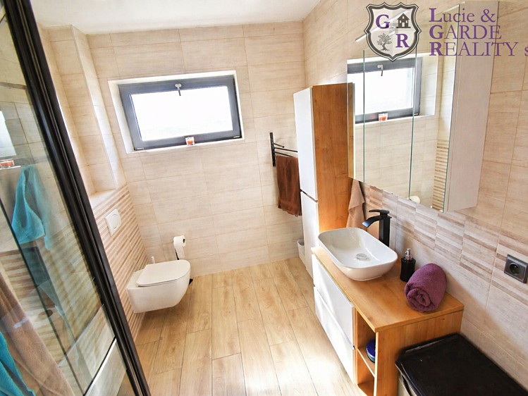 Prodej rodinného domu 160 m², pozemek 1 165 m² - foto 8