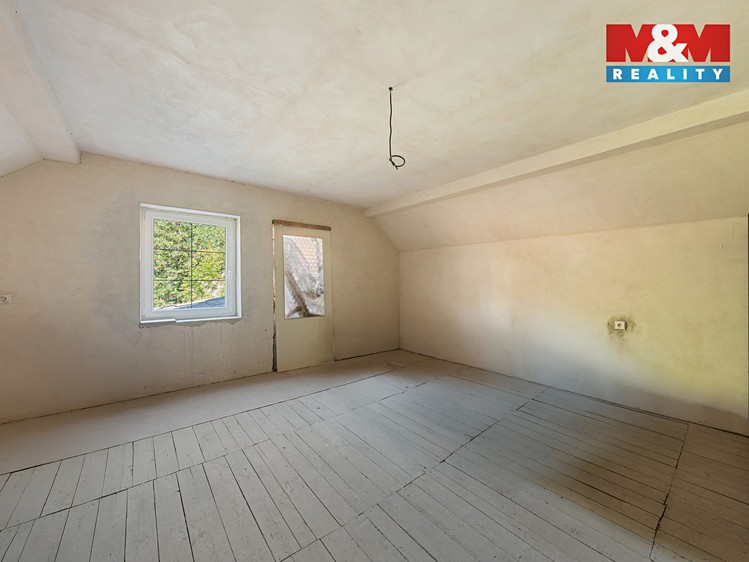 Prodej rodinného domu 240 m², pozemek 1 012 m² - foto 4