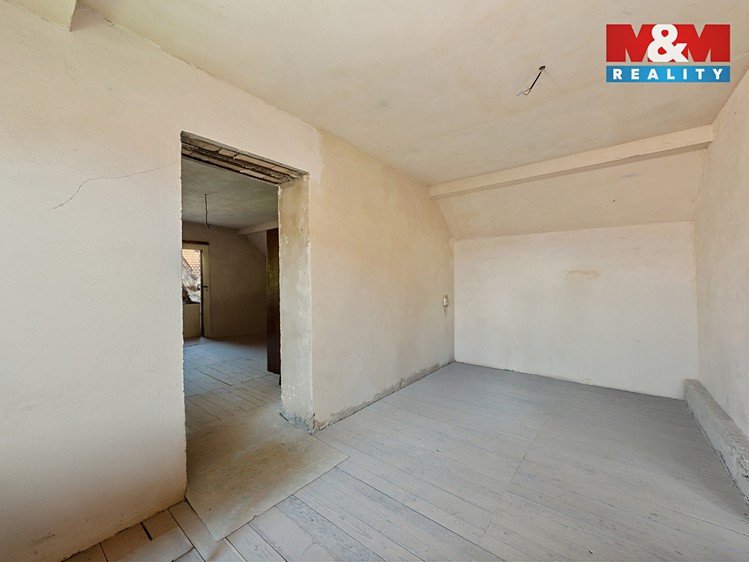Prodej rodinného domu 240 m², pozemek 1 012 m² - foto 7