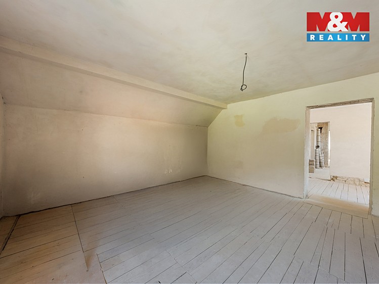 Prodej rodinného domu 240 m², pozemek 1 012 m² - foto 5