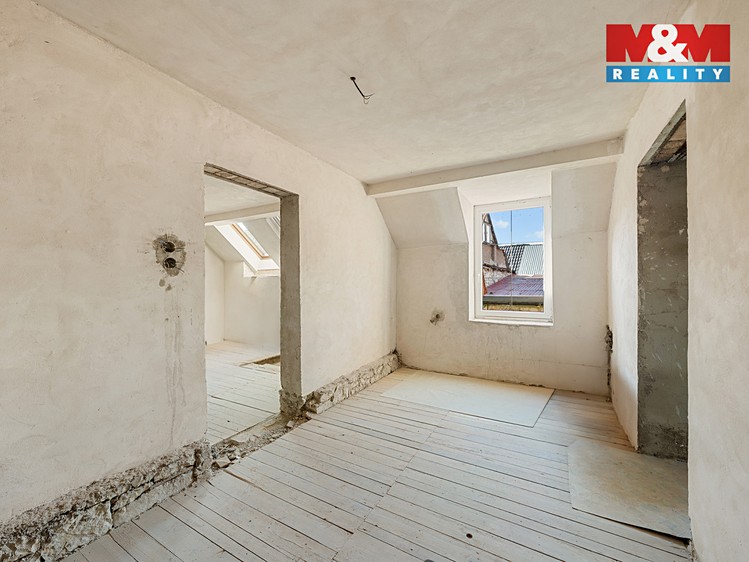 Prodej rodinného domu 240 m², pozemek 1 012 m² - foto 6