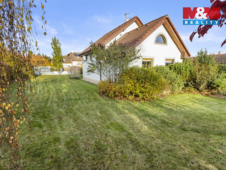 Prodej rodinného domu 147 m², pozemek 891 m² - foto 2