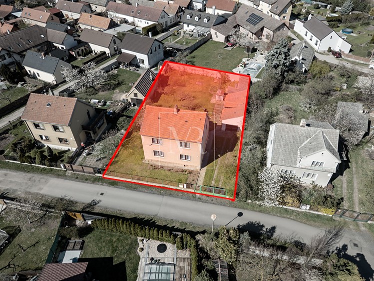 Prodej rodinného domu 127 m², pozemek 886 m² - foto 1