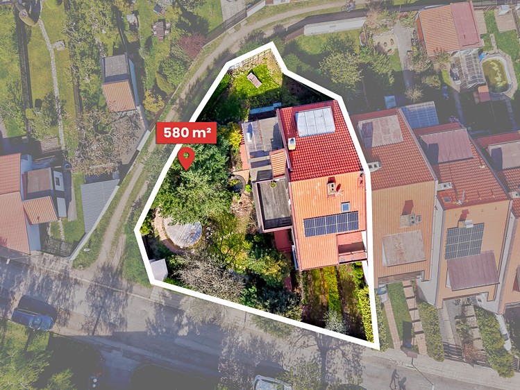 Prodej rodinného domu 268 m², pozemek 580 m² - foto 2