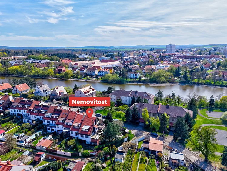 Prodej rodinného domu 268 m², pozemek 580 m² - foto 3