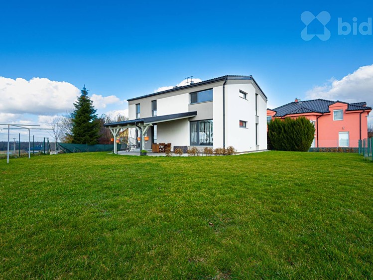 Prodej rodinného domu 178 m², pozemek 997 m² - foto 2
