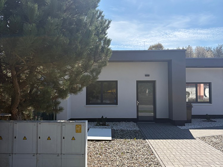 Prodej rodinného domu 92 m², pozemek 380 m² - foto 2